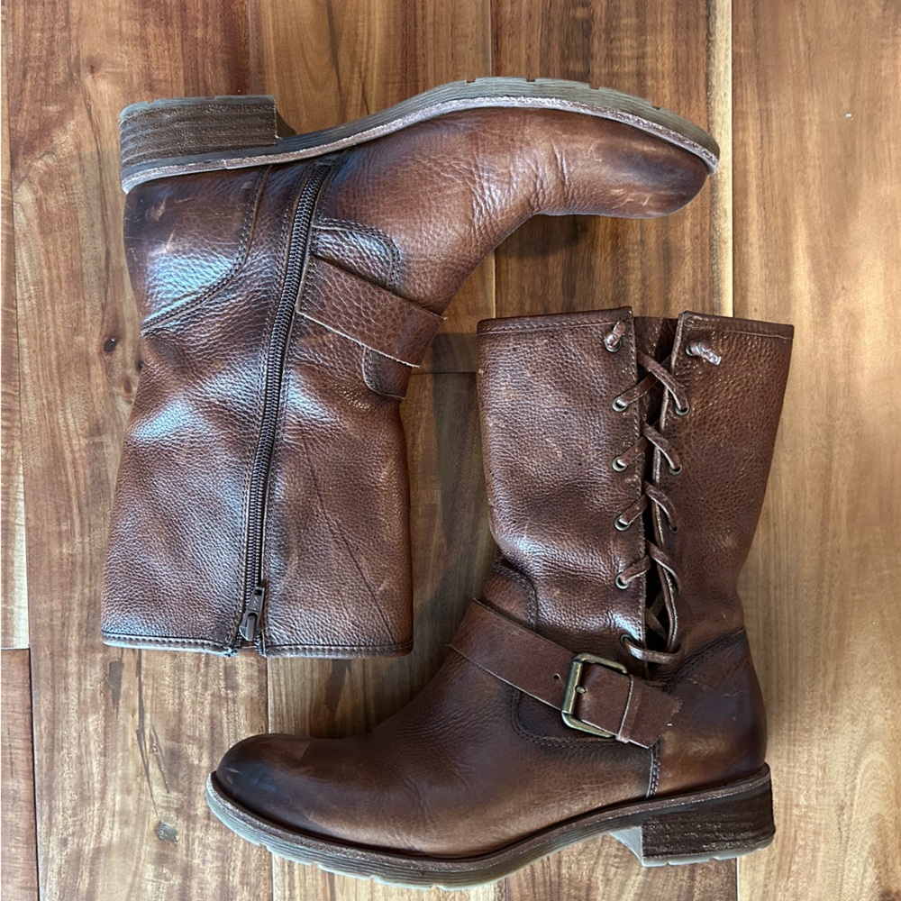 Sofft Leather ankle/calf boots with zipper.